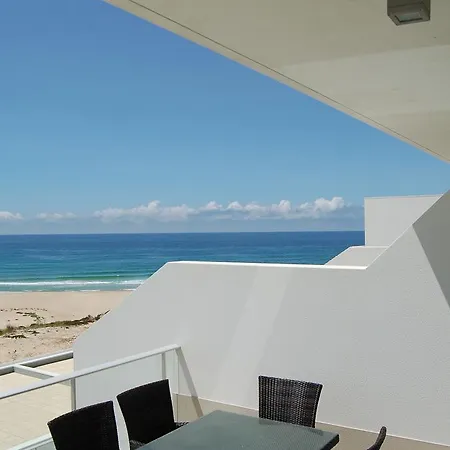 Beachfront דירה *